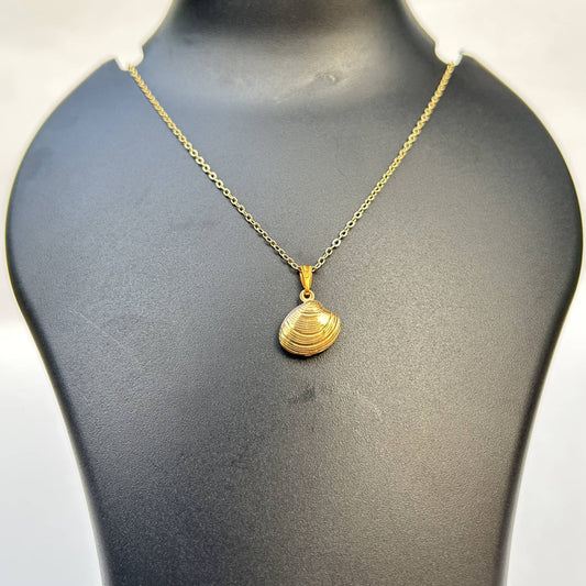 Golden Seashell Pendant Necklace
