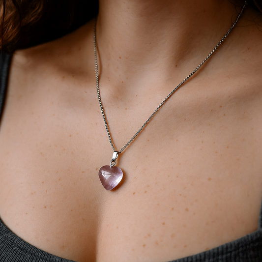 💜 Elegant Heart Charm – A symbol of love & grace