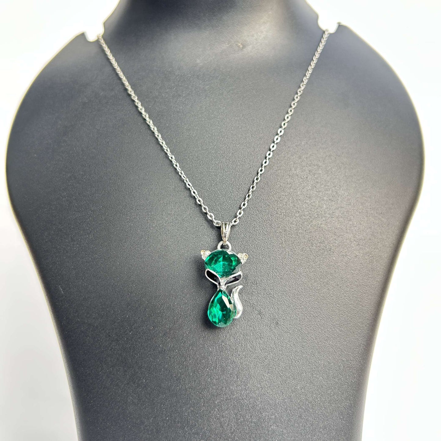 Emerald Green Cat Pendant Necklace